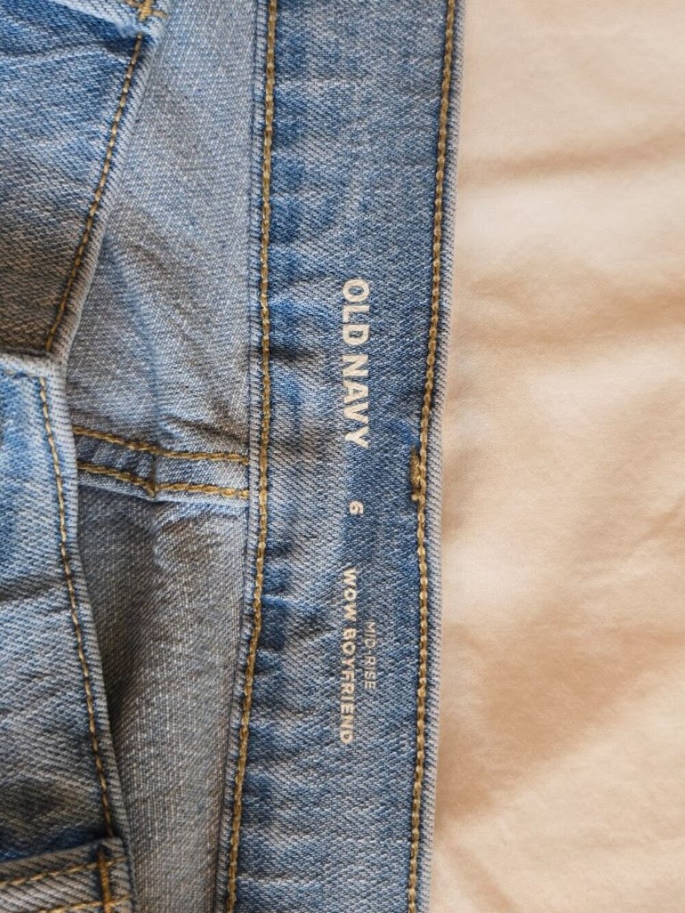 Old Navy Mid-Rise Wow Boyfriend Jeans, Sz. 6 - Picture 5 of 7